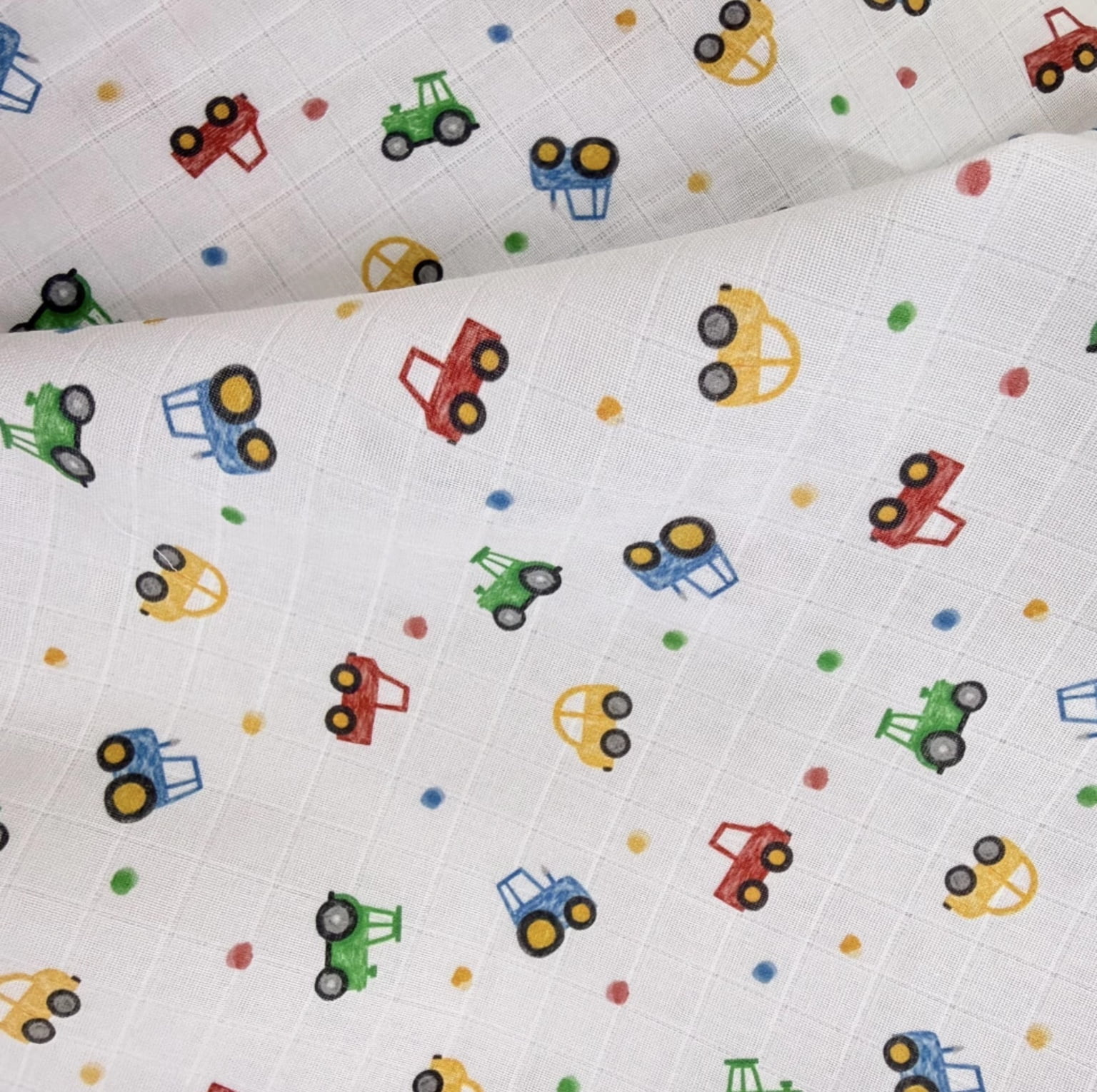 Tecido fralda digital quadriculada carrinhos - CORTES 1,00m x 0,78m