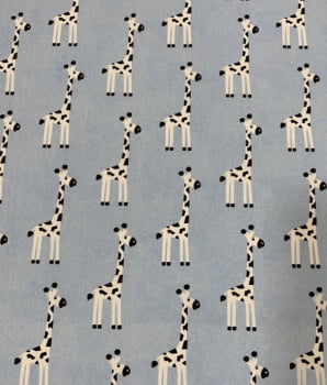 Tricoline estampado girafas fundo azul claro